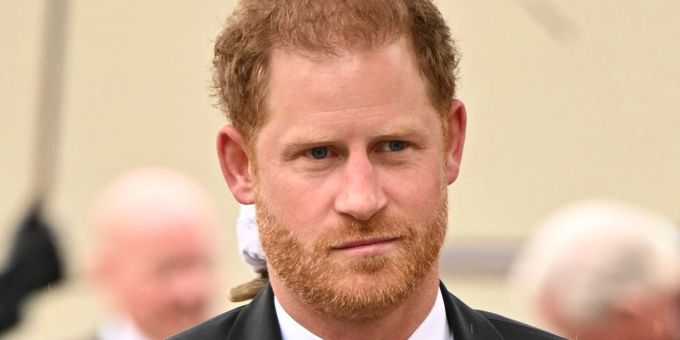 Prinz Harry zieht gegen die britische Boulevardpresse vor Gericht. Prinz Harry zieht gegen die britische Boulevardpresse vor Gericht.