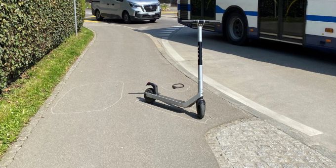 Baar: Senior von E-Scooter angefahren Unfall mit E-Scooter
