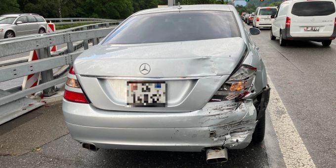 Auffahrunfall auf der Autobahn A3 in Mollis Verkehrsunfall auf A3