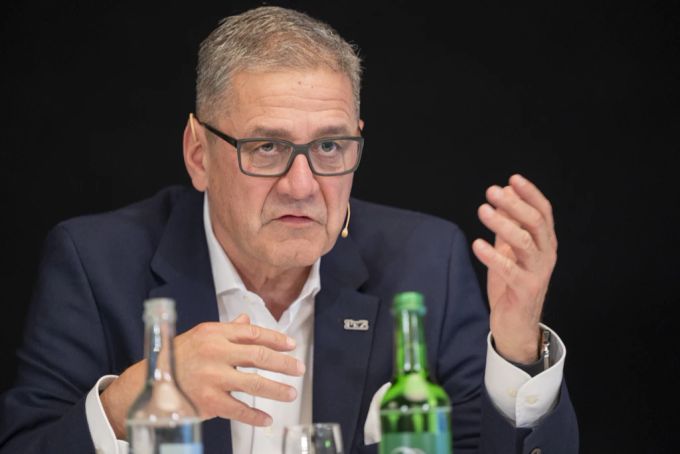 Viele Fans freuen sich über die Rückkehr von Marc Lüthi ins operative Geschäft beim SCB. SCB