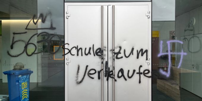 Sachbeschädigung am Schulhaus E in Merenschwand Sachbeschädigung am Schulhaus