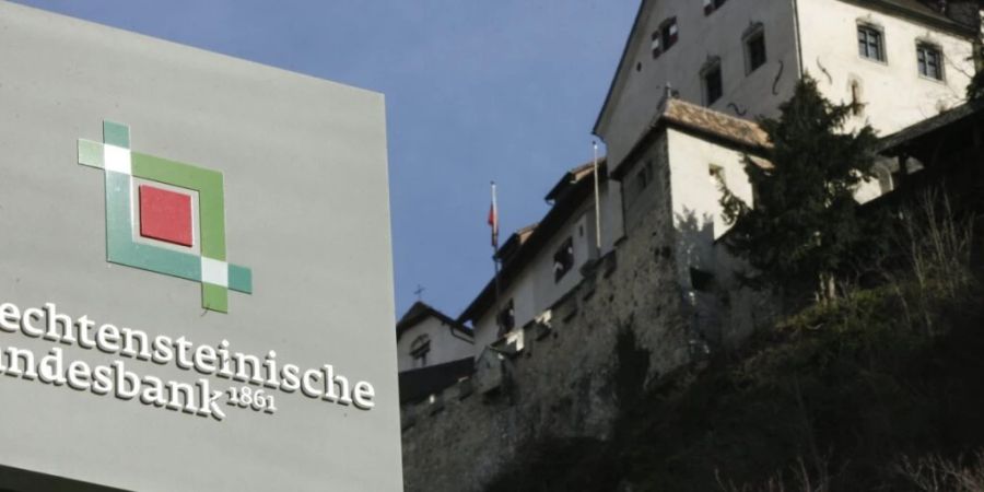 Der Hauptsitz der Liechensteinischen Landesbank befindet sich unterhalb des Fürstenschlosses in Vaduz. (Archivbild)