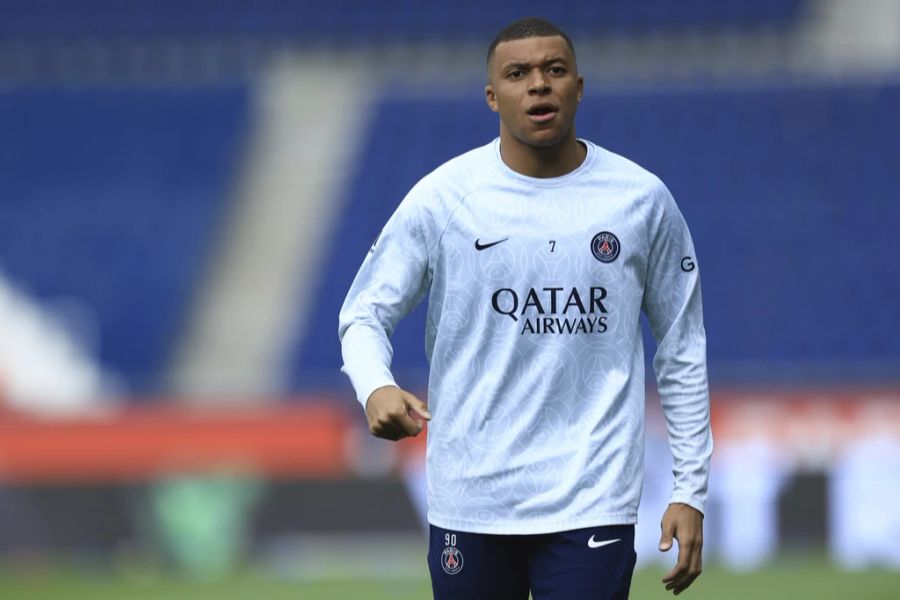 3. Platz: PSG-Topstar Kylian Mbappé verdient zehn Millionen weniger als sein Teamkollege – 120 Millionen US-Dollar.