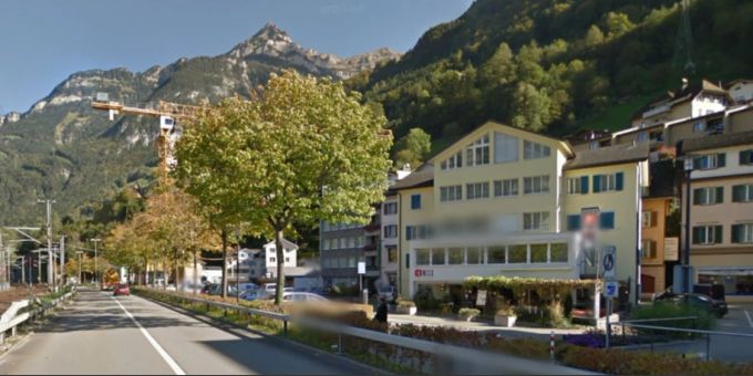 Gotthard-Stau - Zehn Personen wegen Brand in Flüelen UR evakuiert