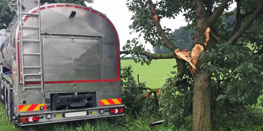 Milchtransporter am Unfallort