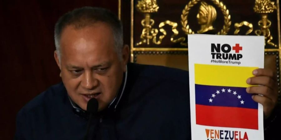 La Asamblea Constituyente de Venezuela evaluará un posible adelanto de las elecciones al Parlamento -único poder controlado por la oposición-, como parte del «contraataque» del oficialismo tras el bloqueo económico de Estados Unidos