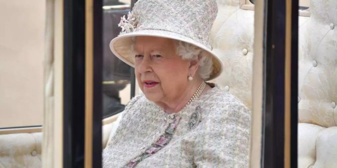 Queen Elisabeth ii. schüttelt keine Hände mehr. Queen Elisabeth ii.