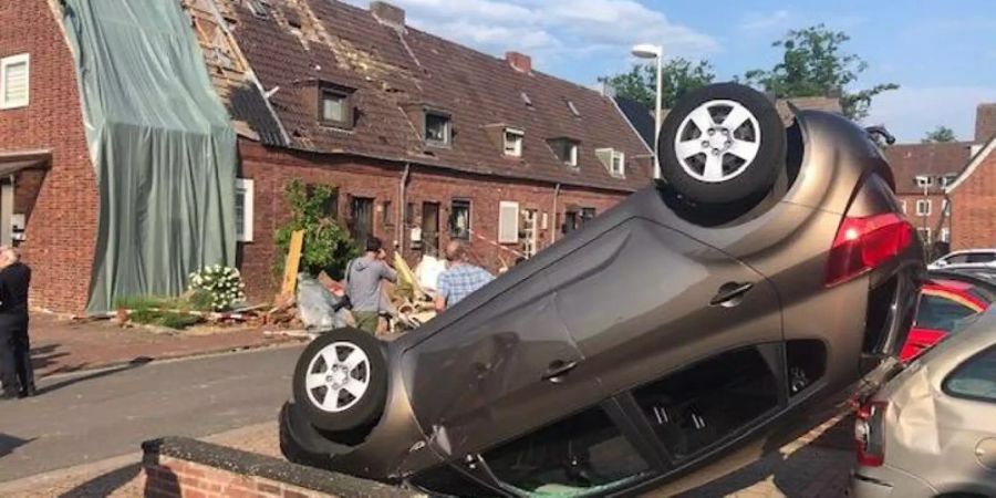 Das Auto wurde zehn Meter weit durch die Luft gewirbelt. Foto: Stadt Bocholt