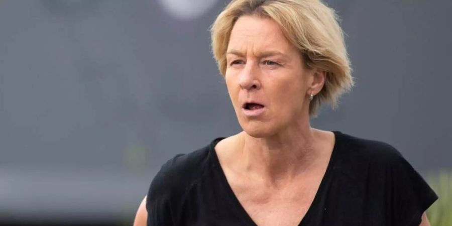 Trainerin Martina Voss-Tecklenburg und der DFB wollen das frühe WM-Aus des Nationalteams der Frauen analysieren. Foto: Sebastian Gollnow