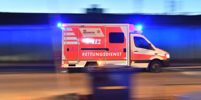 Ein Rettungswagen im Einsatz. (Symbolbild) rettungswagen