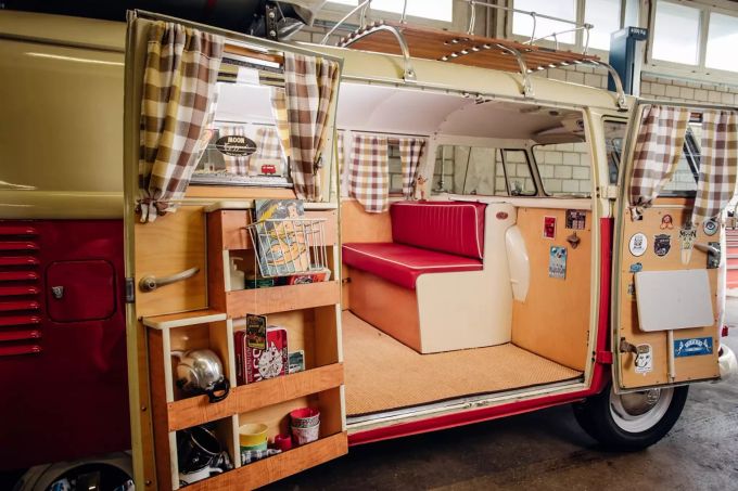 Das Innenleben eines alten VW Busses. VW Bus Bulli