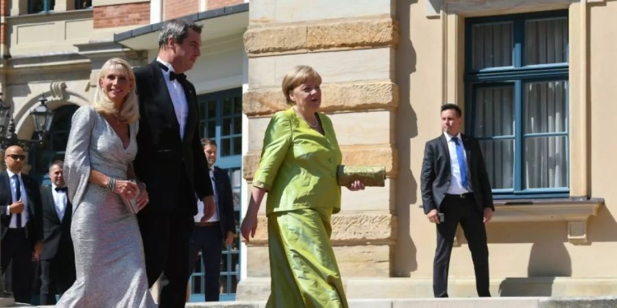 Angela Merkel und das Ehepaar Söder