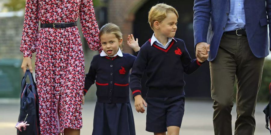 Kleine Prinzessin ganz gross: Charlotte an ihrem ersten Schultag.