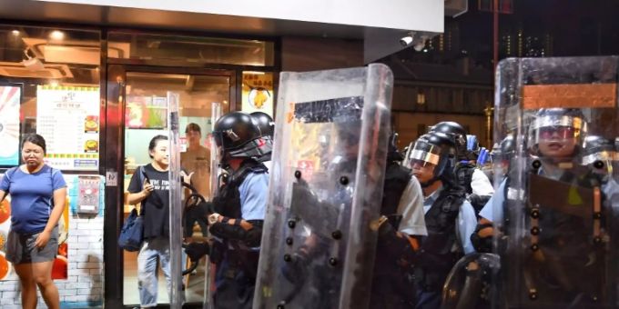 Die Hongkonger Polizei auf Patrouille am Mittwoch Die Hongkonger Polizei auf Patrouille am Mittwoch