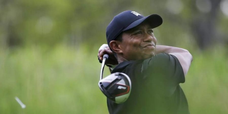 Musste sich bereits zum fünften Mal einem Eingriff an seinem linken Knie unterziehen: Tiger Woods. Foto: Seth Wenig/AP