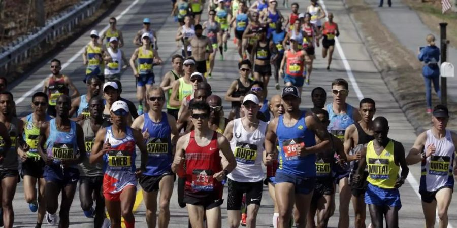 Bestimmte Darmbakterien können die sportliche Leistungsfähigkeit steigern. Das schreiben US-amerikanische Forscher im Fachblatt «Nature Medicine», nachdem sie Stuhlproben von Teilnehmern des Boston Marathon analysiert haben. Foto: Steven Senne/AP