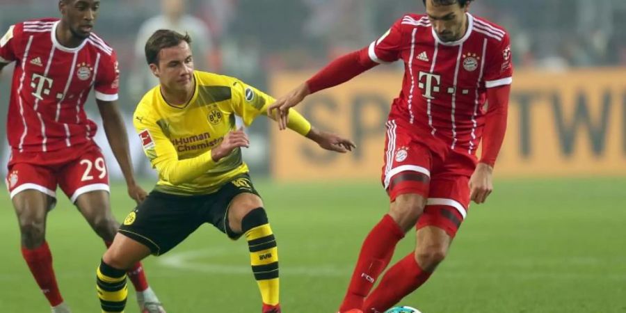 Spielten beide schon für Bayern und den BVB: Mats Hummels (r) und Mario Götze (M). Foto: Ina Fassbender