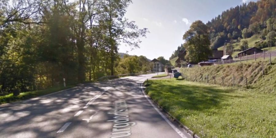 Im Gebiet Schlupf bei Oberdiessbach ist es am Freitag zu einem Verkehrsunfall mit drei Fahrzeugen gekommen. Vier Personen wurden dabei verletzt.