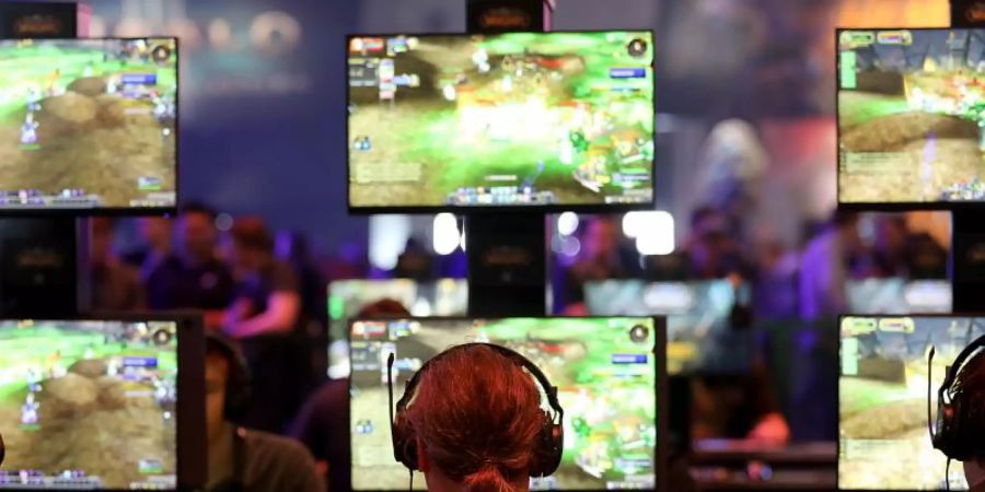 Die Gamescom brummt - und wächst. Unter dem Motto «Gemeinsam sind wir Games» rücken die Veranstalter in diesem Jahr einmal mehr die Community in den Mittelpunkt. Foto: Oliver Berg/Archiv