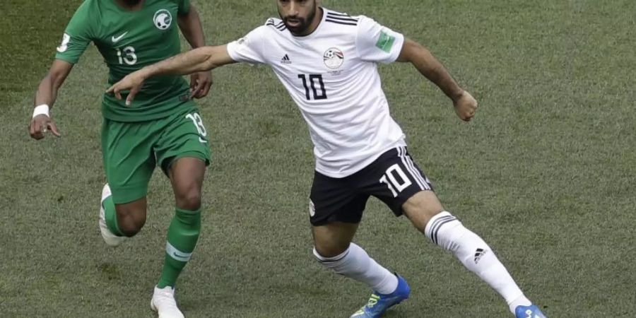 Mohamed Salah (r) soll beim Afrika-Cup Gastgeber Ägypten zu Siegen führen. Foto: Themba Hadebe/AP