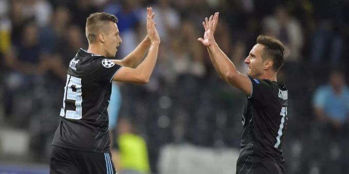 Bei Dinamo Zagreb trifft François Moubandje auf Nati-Stürmer Mario Gavranovic (r). François Moubandje Dinamo Gavranovic