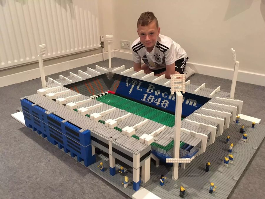 Rund fünf Wochen braucht Joe (11) für ein Stadion wie das des VfL Bochum.