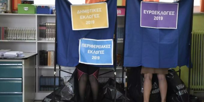 Griechische Wähler in einem Vorort von Athen Griechische Wähler in einem Vorort von Athen