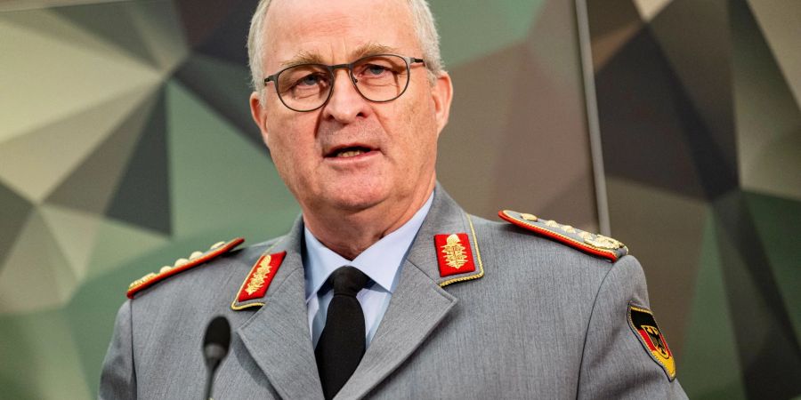 Generalinspekteur Eberhard Zorn spricht im Verteidigungsministerium.