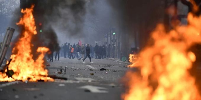 Die Ausschreitungen in Paris. Paris
