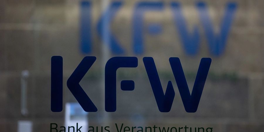 Das Logo der KfW Bankengruppe. Die staatliche Förderbank KfW sieht den Wohlstand in Deutschland in Gefahr.