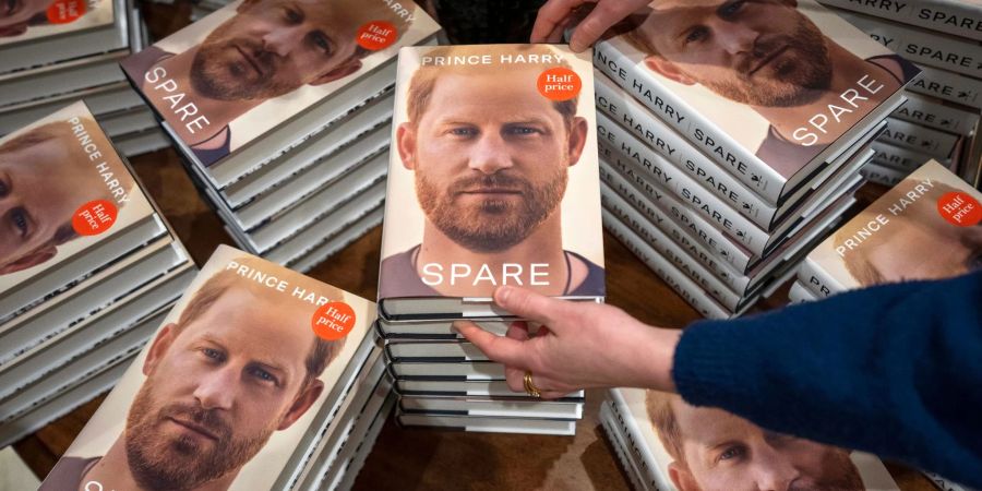 Am ersten Verkaufstag wurden 40.000 Exemplare von Prinz Harrys Memoiren in Deutschland verkauft.