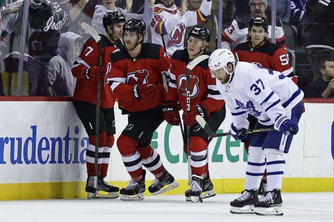 NHL Devils Maple Leafs