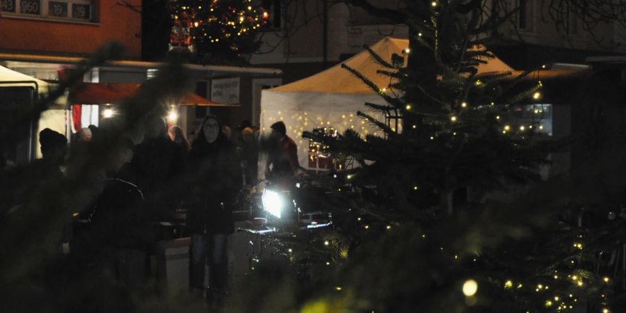 Besucher auf dem Weihnachtsmarkt