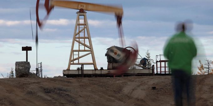 Eine Tiefpumpe steht in der Nähe der Stadt Usinsk, 1500 Kilometer nordöstlich von Moskau. Eine Tiefpumpe steht in der Nähe der Stadt Usinsk, 1500 Kilometer nordöstlich von Moskau.