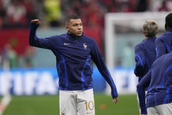Kylian Mbappé beim Aufwärmen vor dem Spiel gegen Marokko. Kylian Mbappé