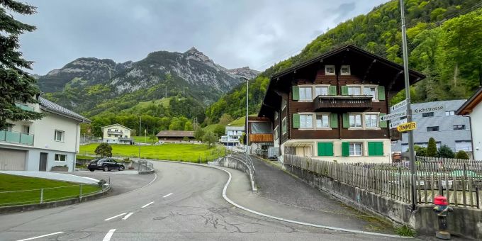 Ausblick auf die Berge in Flüelen. Ausblick auf die Berge in Flüelen.