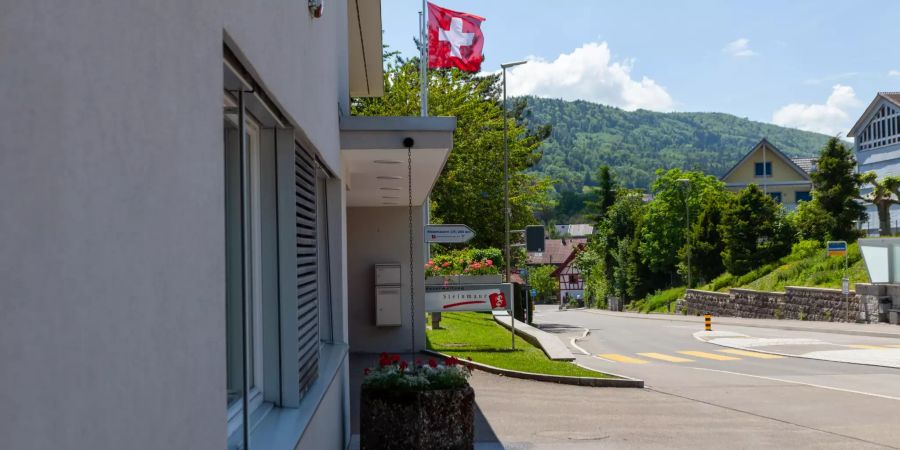 Gemeindeverwaltung an der Hauptstrasse in Steinmaur.