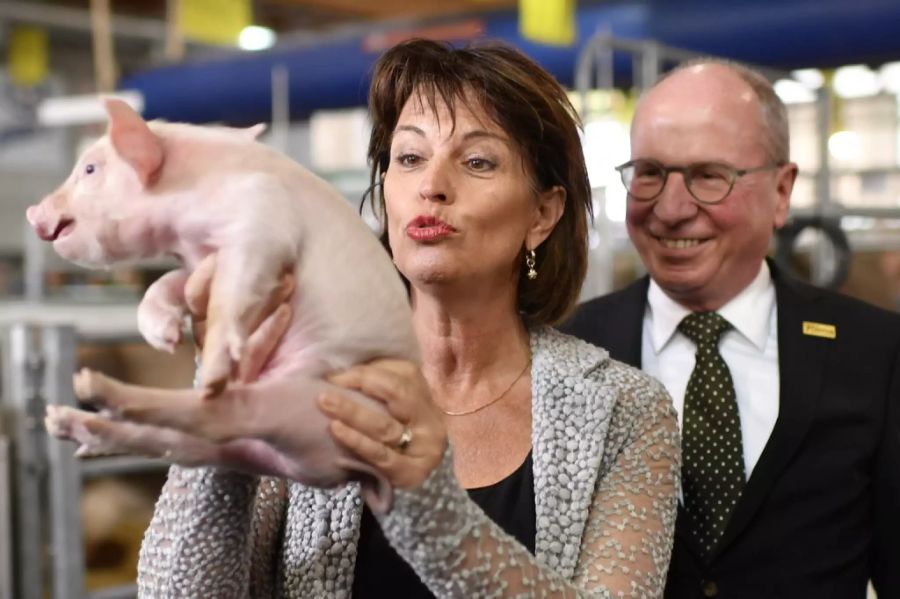 Der Fototermin mit dem Schweinchen gehört zur Tradition.