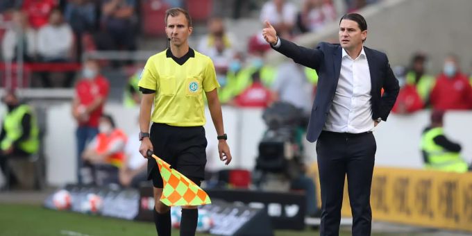 Gerardo Seoane gibt bei Bayer Leverkusen seit Sommer 2021 die Richtung vor. Gerardo Seoane