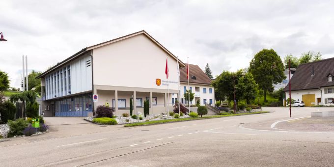 Das Gemeindezentrum und das Feuerwehrmagazin in Wahlen. Das Gemeindezentrum und das Feuerwehrmagazin in Wahlen.
