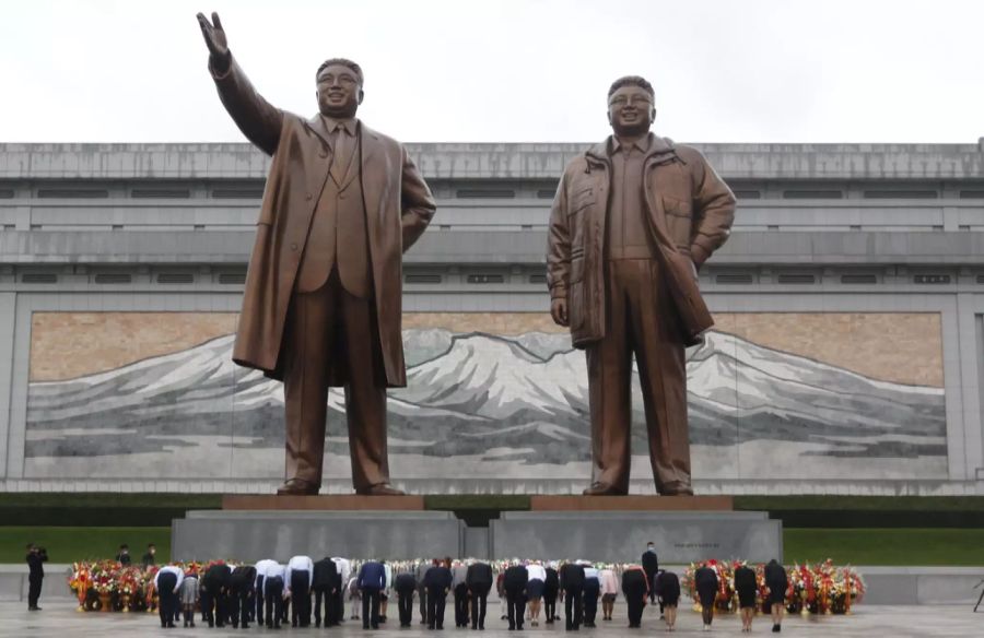 Statuen der früheren koreanischen Machthaber Kim Il-Sung und Kim Jong-Il in Pyongyang.