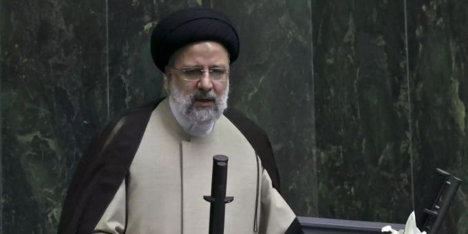 Raisi bei einer Rede vor dem Parlament in Teheran Raisi bei einer Rede vor dem Parlament in Teheran