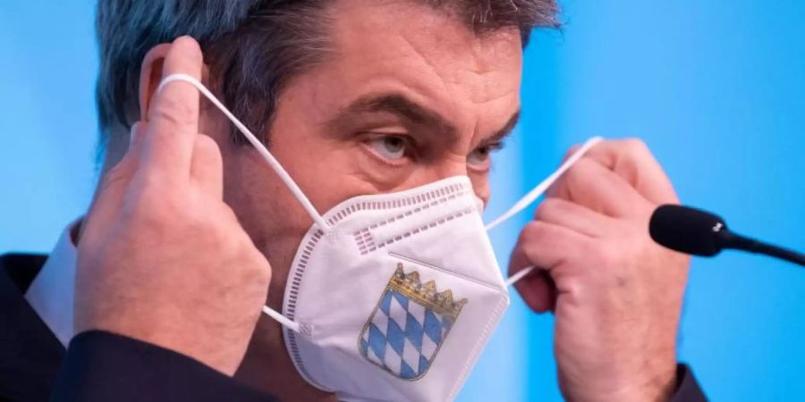 Angesichts der explodierenden Neuinfektionszahlen verschärft die Regierung von Ministerpräsident Markus Söder die Corona-Regeln in Bayern. Foto: Sven Hoppe/dpa
