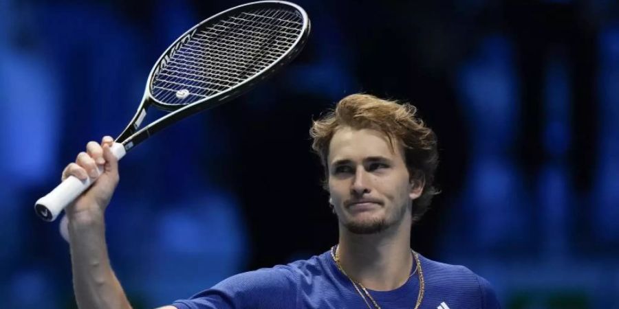 Alexander Zverev jubelt nach seinem Sieg. Foto: Luca Bruno/AP/dpa