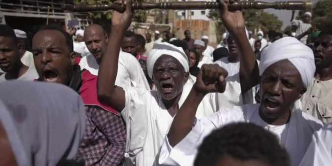 Menschen protestieren Tage nach dem Militärputsch. (Symbolbild) sudan