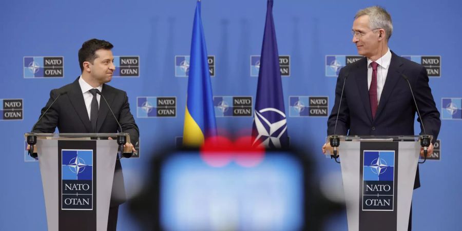 Nato-Generalsekretär Jens Stoltenberg bei einem Treffen mit dem ukrainischen Präsidenten Wolodymyr Selenskyj am 16. Dezember 2021.