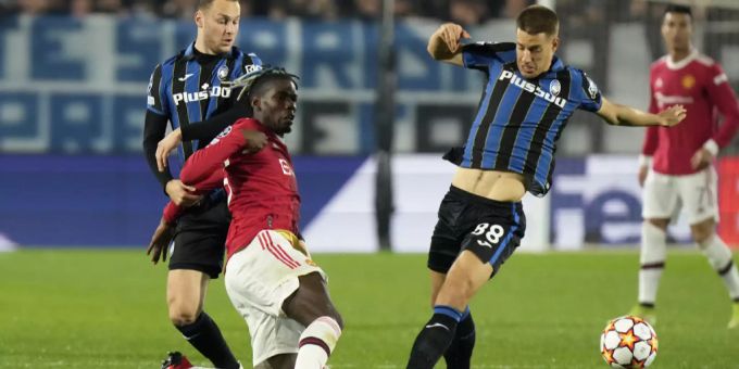 Paul Pogba spielt noch bei Manchester United. Mino Raiola