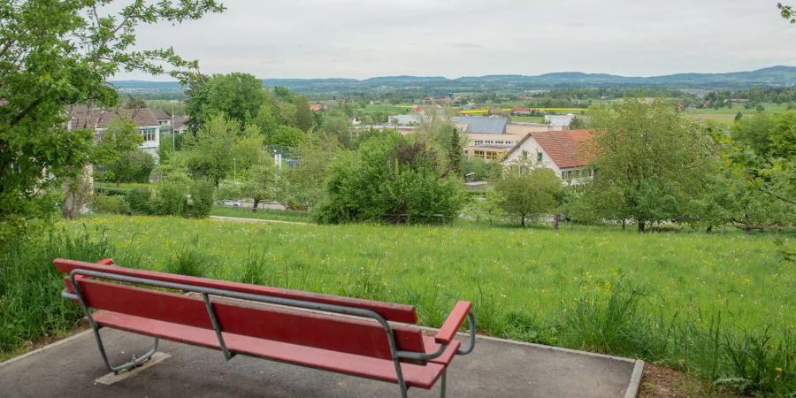 Ausblick vom Ortsmuseum in Oetwil am See.