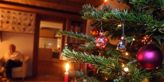 Können wir uns auf «Corona-Weihnachten 2.0» freuen?. Foto: Karl-Josef Hildenbrand/dpa Können wir uns auf «Corona-Weihnachten 2.0» freuen?. Foto: Karl-Josef Hildenbrand/dpa