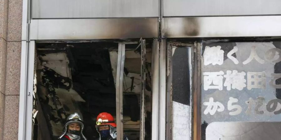 Bei einem Hochhausbrand im japanischen Osaka sind vermutlich mehr als zwei Dutzend Menschen ums Leben gekommen. Foto: Uncredited/Kyodo News/AP/dpa